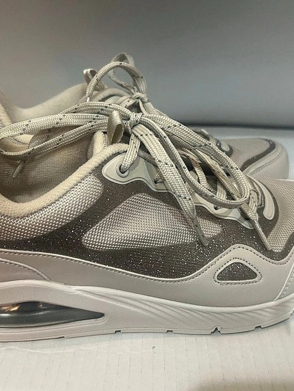 Skechers Uno Women’s Size 11- Shimmer Away Sneakers in Cream & Silver Glitter